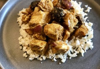 Shawarma Style Grilled Natural Chicken, Mushrooms & Onions over Toasted Cauliflower Rice with Creamy Dill Lemon Dressing
